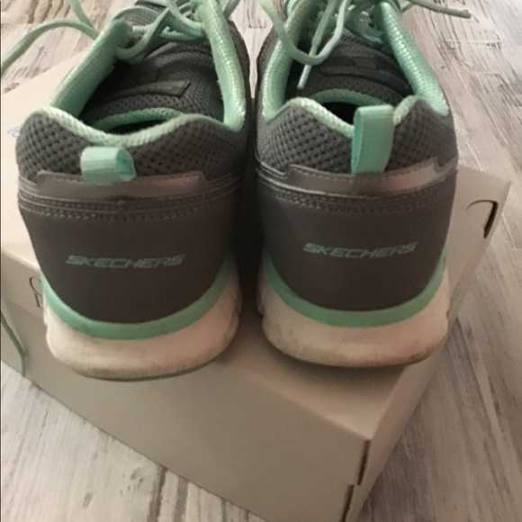 Skechers air cooled lite weight sneaker size 10 - Picture 11 of 12